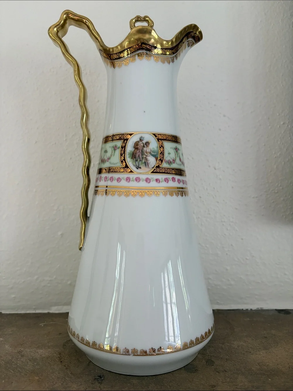 1895 Hohenzollern Chocolate Pot with lid.